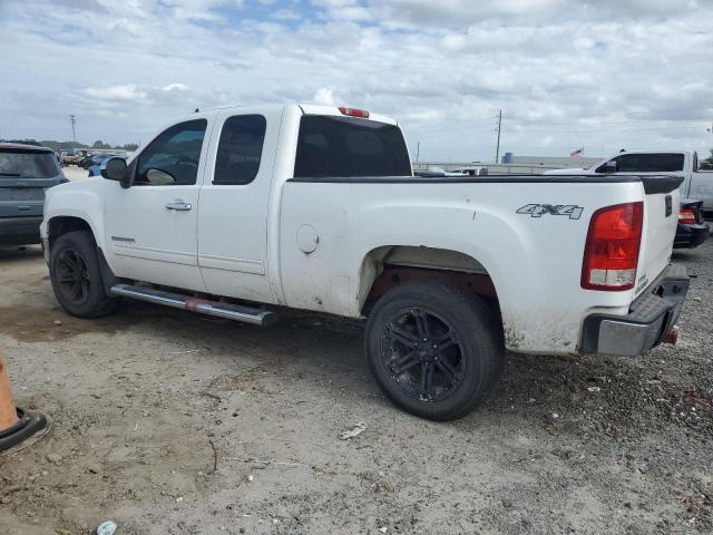 80192904-2013-gmc-sierra_2