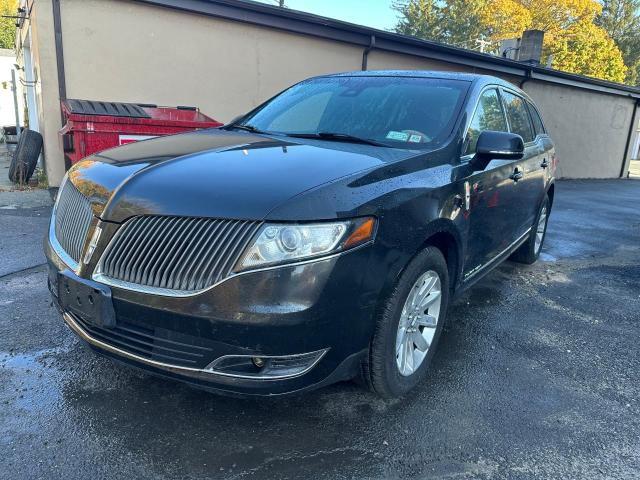 80287164-2015-lincoln-mkt_2