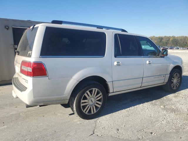 80376884-2011-lincoln-navigator_3