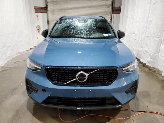 80493894-2024-volvo-xc40-core_5