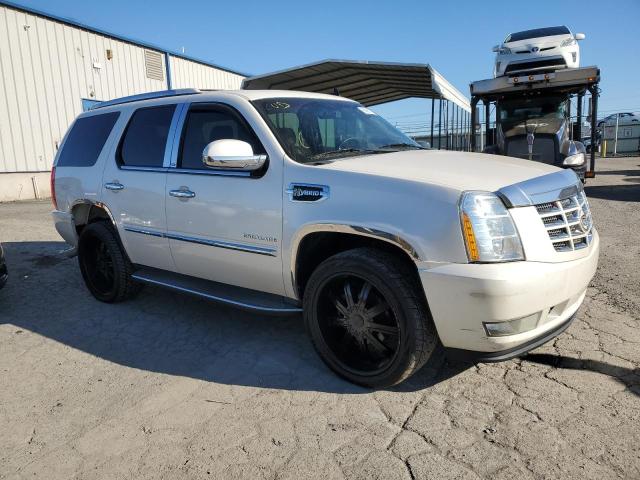 80667263-2011-cadillac-escalade_4