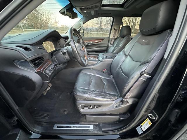 80797404-2015-cadillac-escalade_13