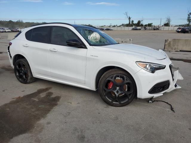 80921654-2022-alfa-romeo-stelvio_4