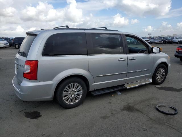 80925344-2011-chrysler-minivan_3