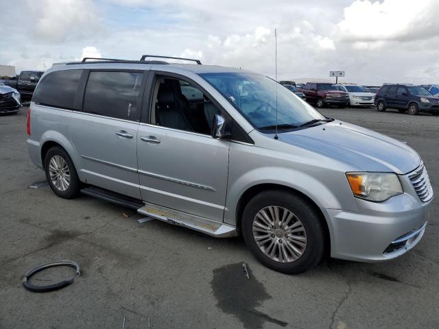 80925344-2011-chrysler-minivan_4