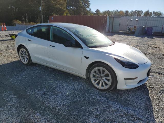 80938074-2022-tesla-model-3_4