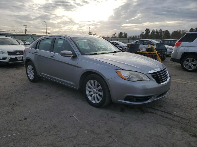 80946974-2014-chrysler-200_4