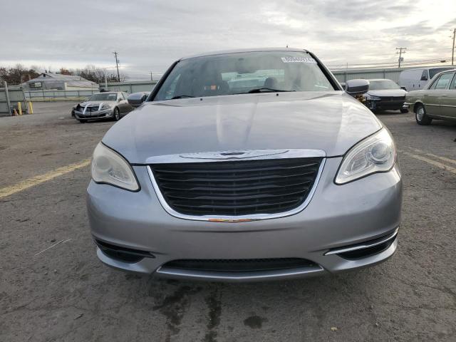 80946974-2014-chrysler-200_5