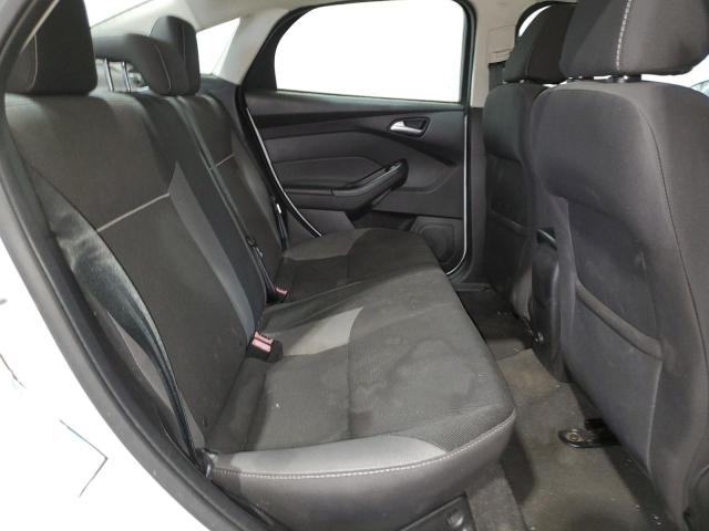 81175234-2014-ford-focus_10