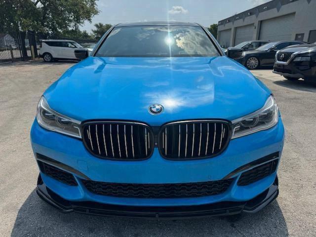 81204284-2017-bmw-7-series_5