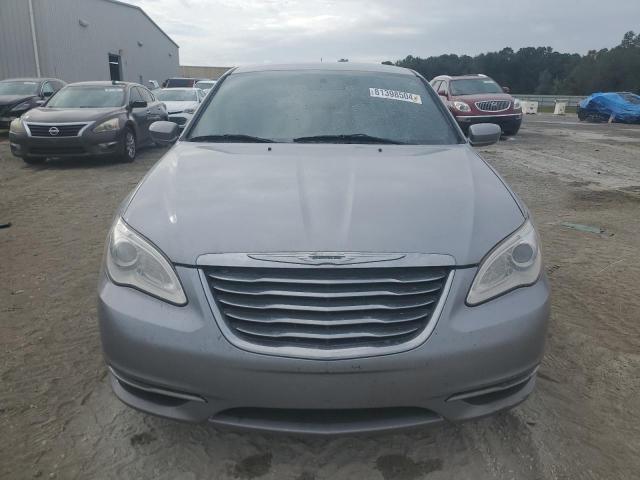 81398504-2014-chrysler-200_5