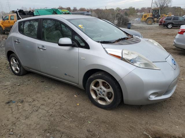 81407914-2011-nissan-leaf_4