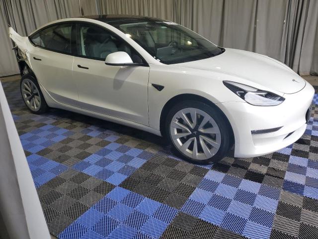 81425334-2022-tesla-model-3_4