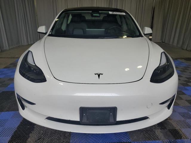 81425334-2022-tesla-model-3_5