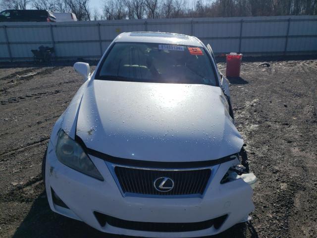 81489134-2012-lexus-is_5