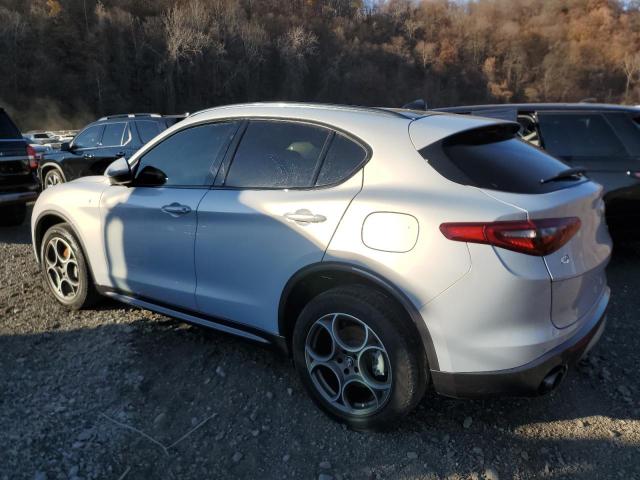 81513134-2022-alfa-romeo-stelvio_2