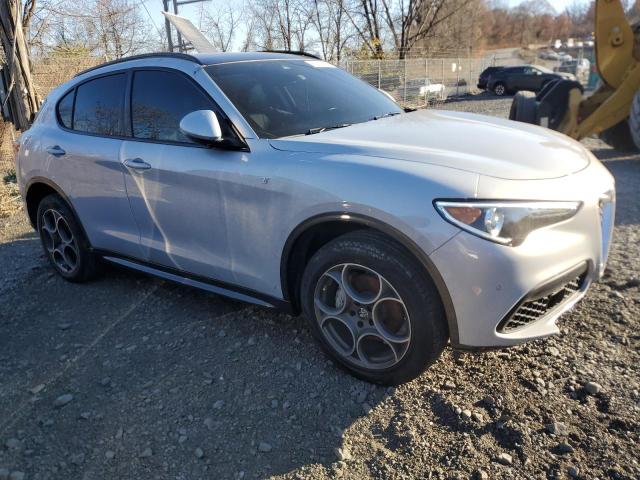 81513134-2022-alfa-romeo-stelvio_4