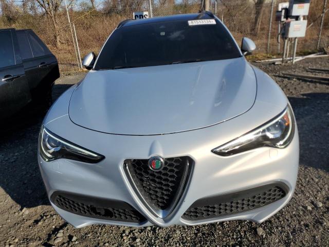 81513134-2022-alfa-romeo-stelvio_5