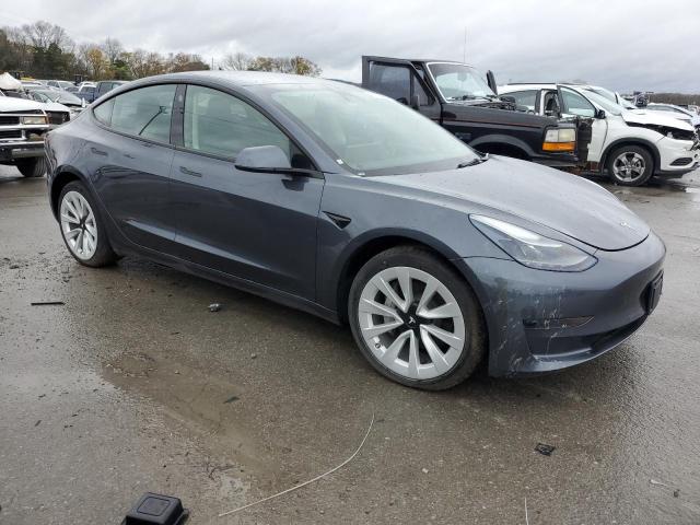 81518984-2022-tesla-model-3_4