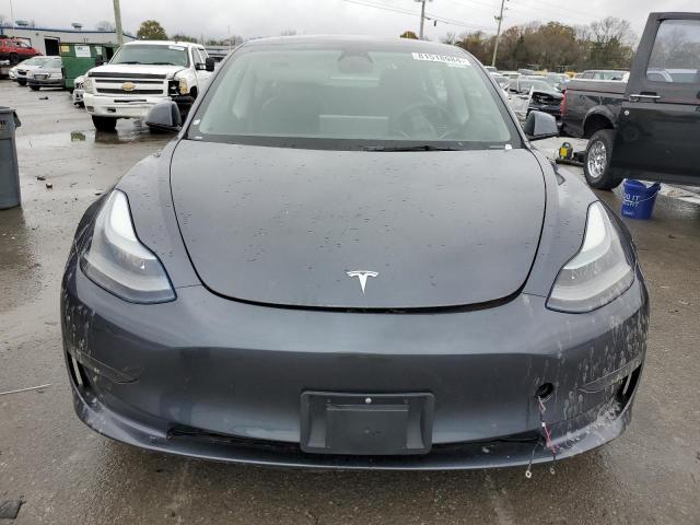 81518984-2022-tesla-model-3_5