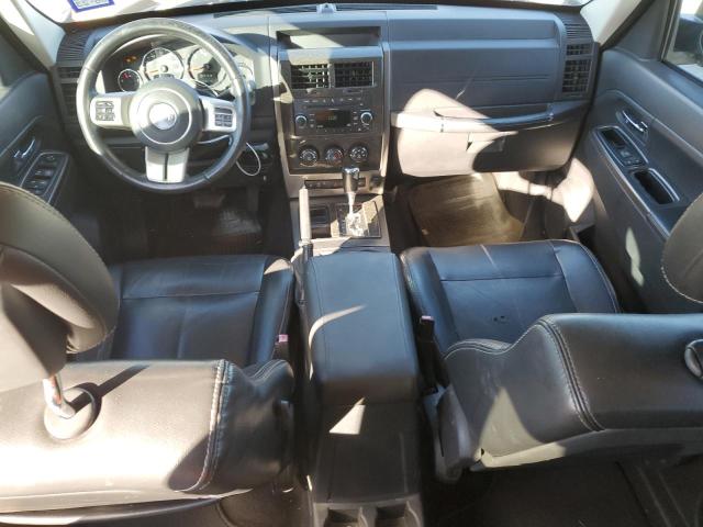 81579554-2011-jeep-liberty_8