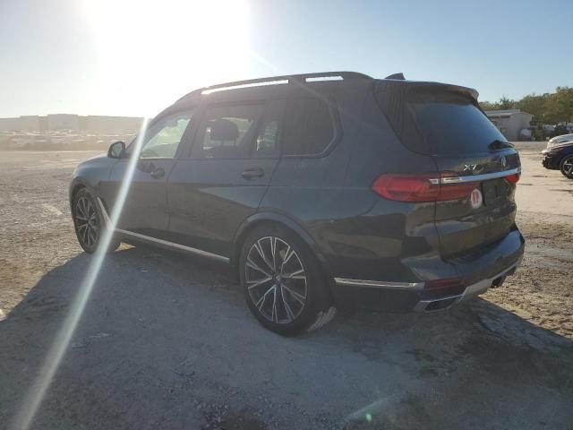 81589604-2021-bmw-x7_2