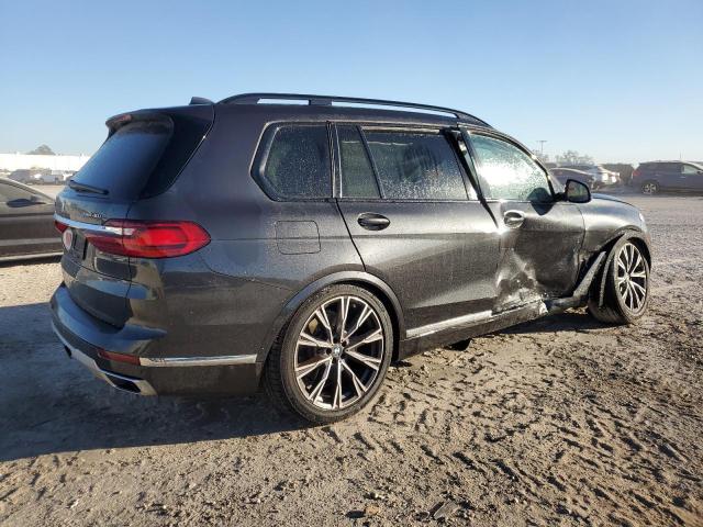 81589604-2021-bmw-x7_3