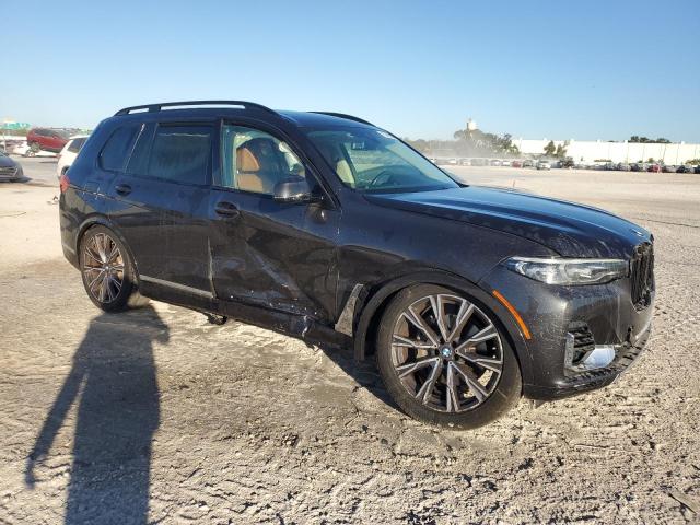 81589604-2021-bmw-x7_4