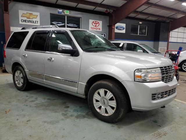 81691483-2013-lincoln-navigator_4