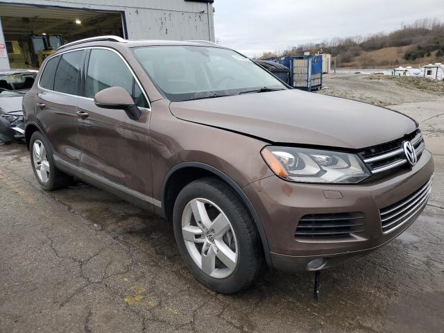 81706254-2013-volkswagen-touareg_4