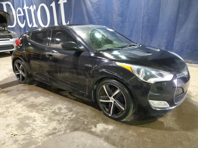 81710714-2013-hyundai-veloster_4