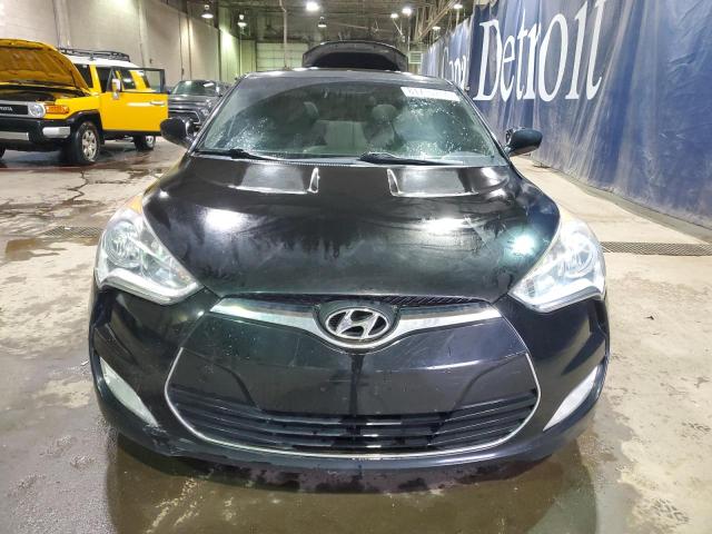 81710714-2013-hyundai-veloster_5