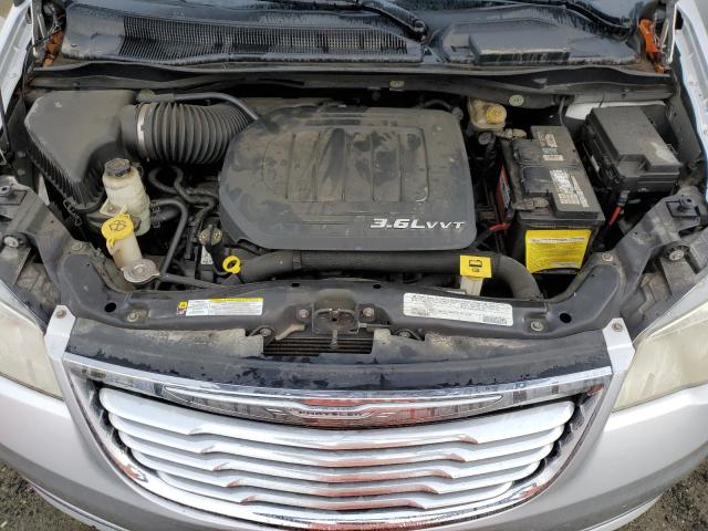 81859894-2012-chrysler-minivan_12