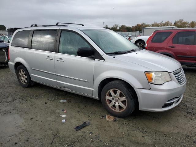 81859894-2012-chrysler-minivan_4