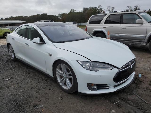 81860123-2014-tesla-model-s_4