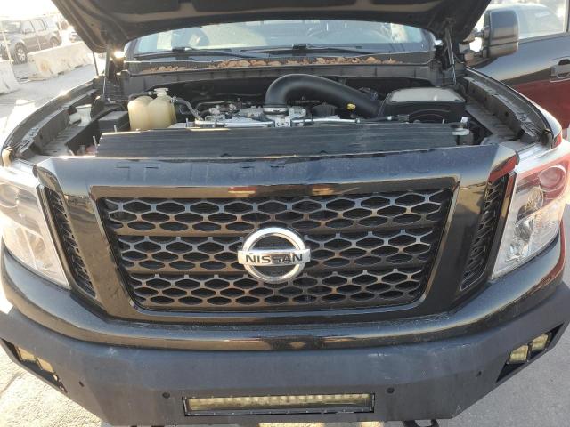 81976624-2017-nissan-titan_11