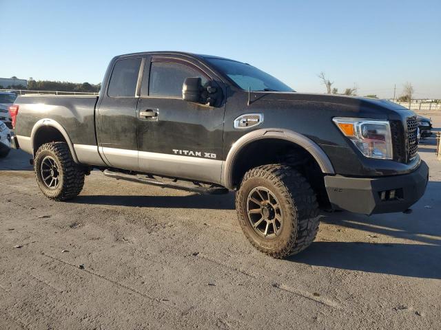 81976624-2017-nissan-titan_4