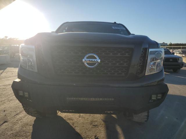 81976624-2017-nissan-titan_5