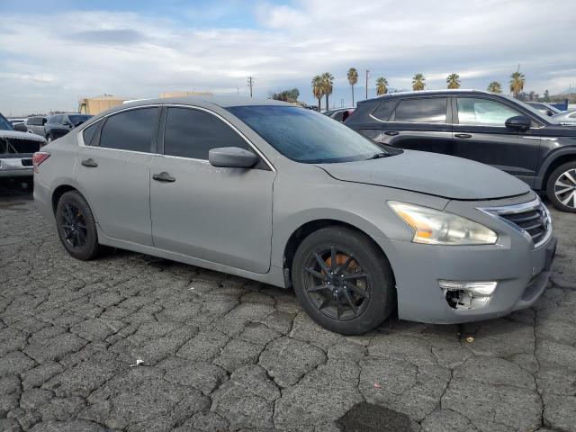 82015124-2014-nissan-altima_4