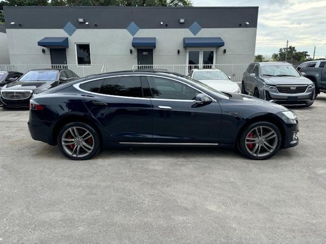 82030464-2014-tesla-model-s_13