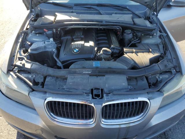 82053014-2010-bmw-3-series_11