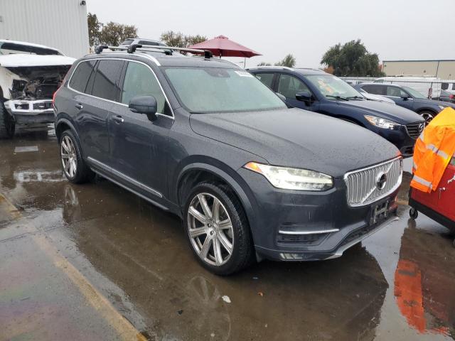 82060004-2016-volvo-xc90_4