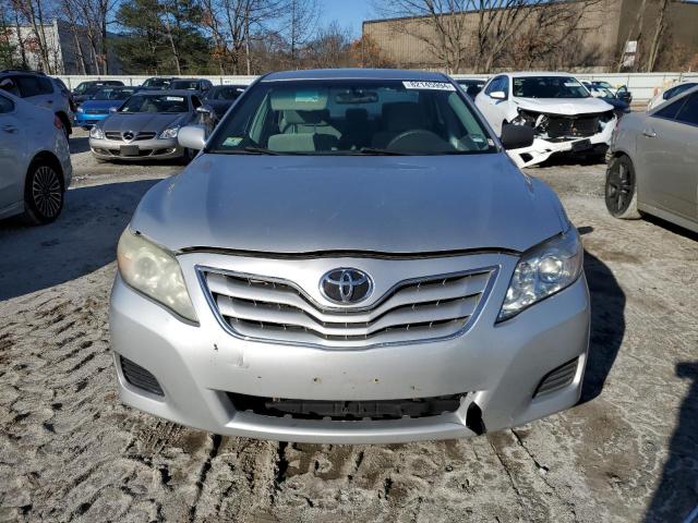 82145994-2011-toyota-camry_5