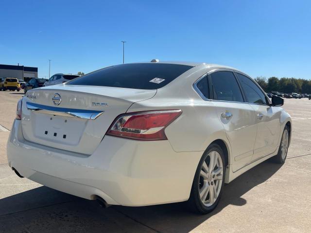 82146154-2013-nissan-altima_4