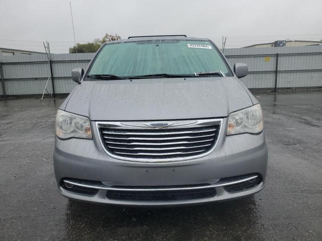 82232464-2015-chrysler-minivan_5