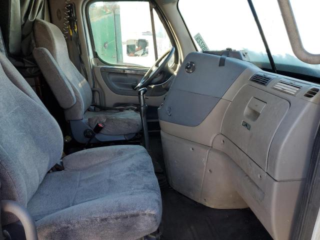 82288633-2011-freightliner-all-other_5