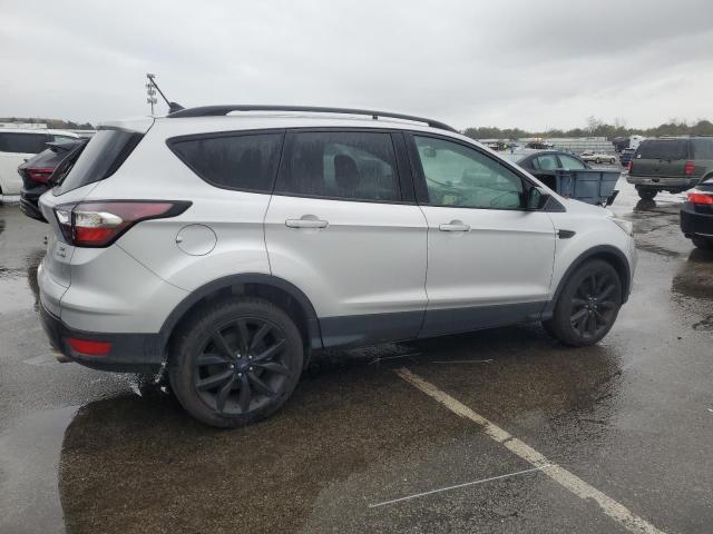 82295564-2018-ford-escape_3