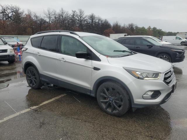 82295564-2018-ford-escape_4