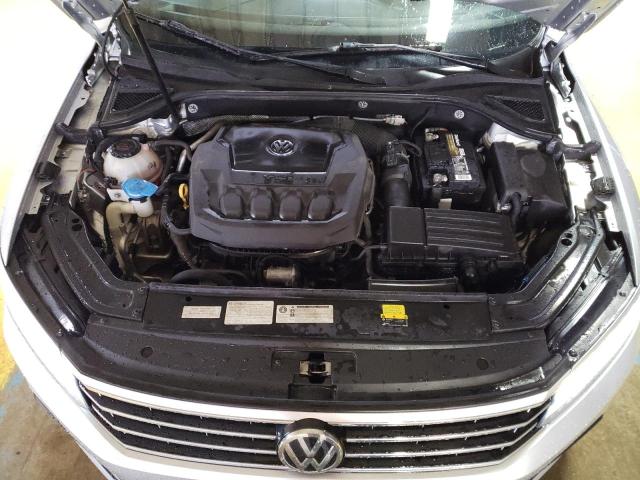 82381683-2018-volkswagen-passat_11