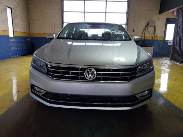 82381683-2018-volkswagen-passat_5